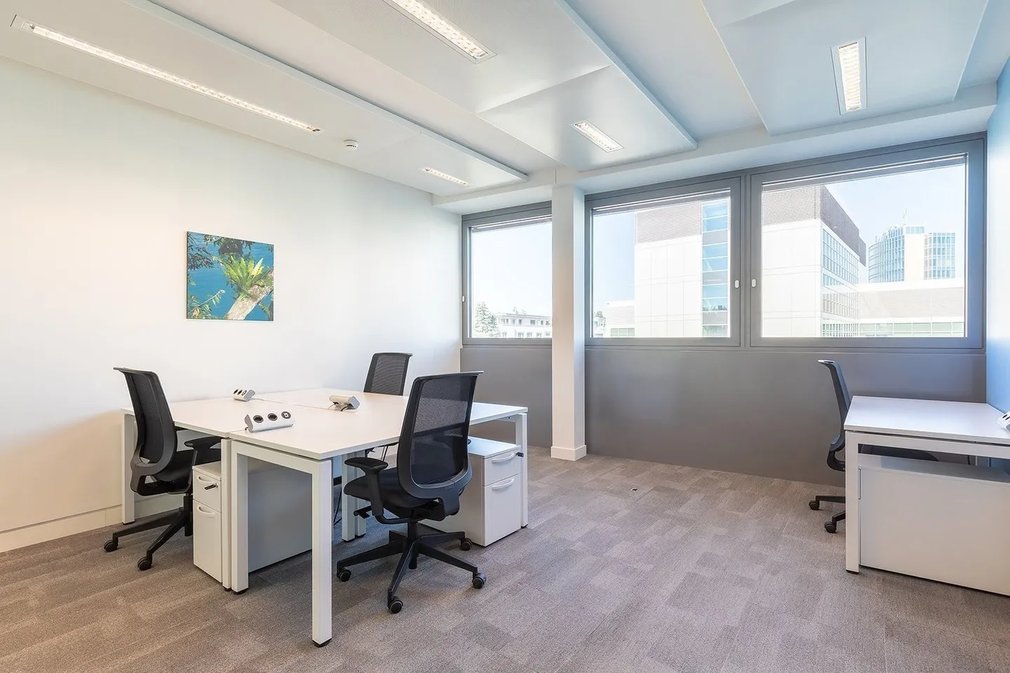 Spazio ufficio privato per 3 persone presso Regus Nations - Foto 1 di 9