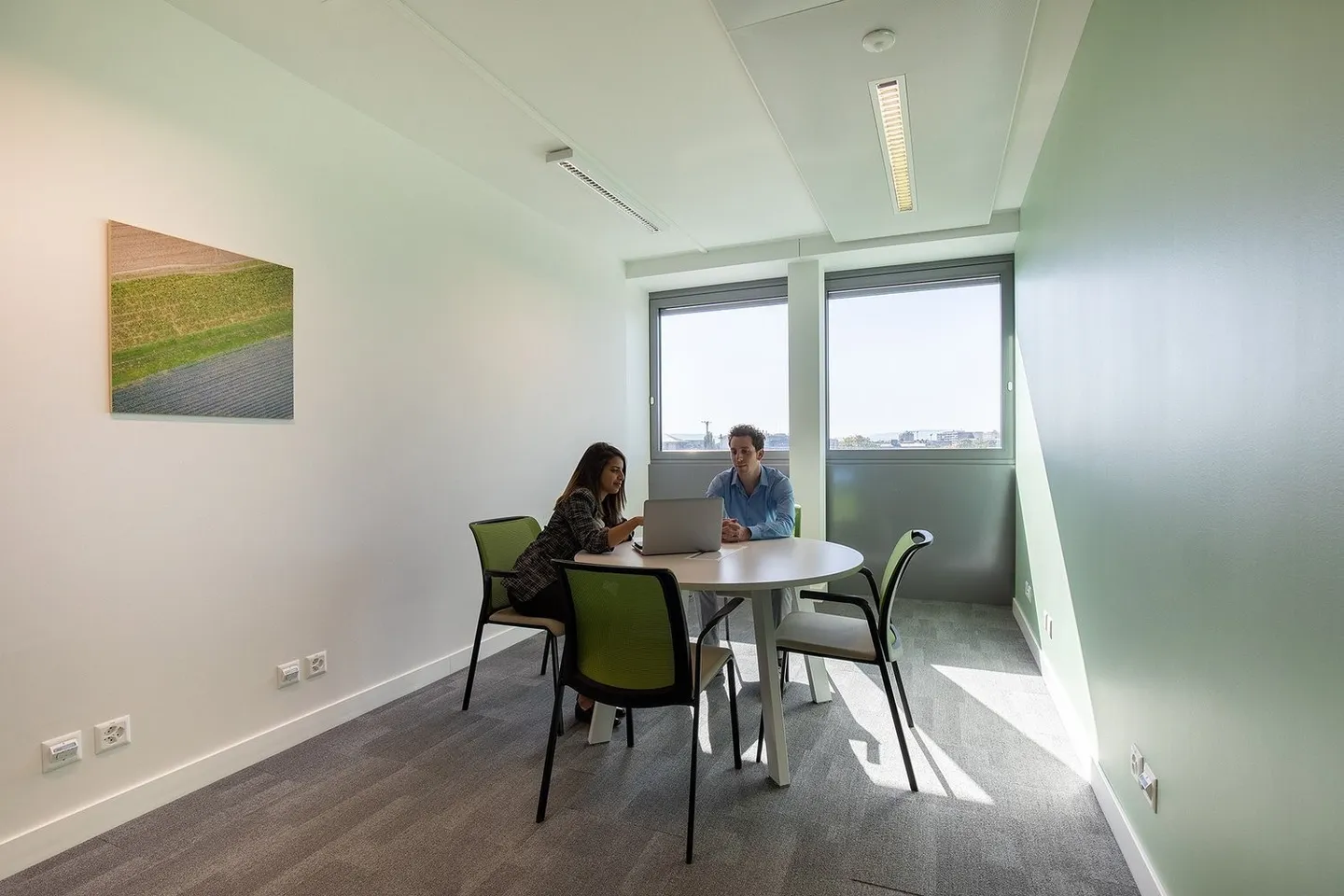 Spazio ufficio privato per 3 persone presso Regus Nations - Foto 8 di 9