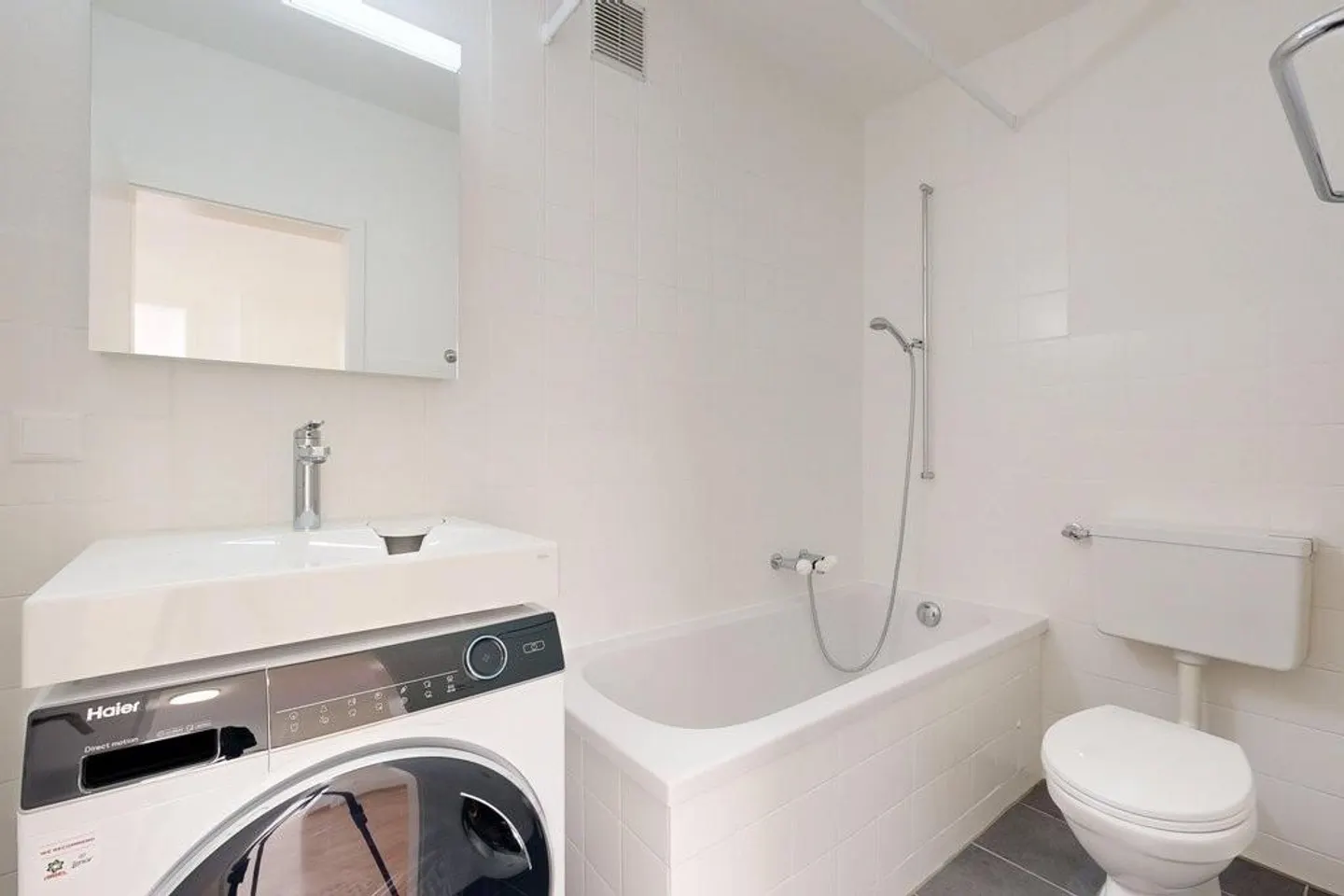 Cozy apartment with washer-dryer - Photo 5 of 9