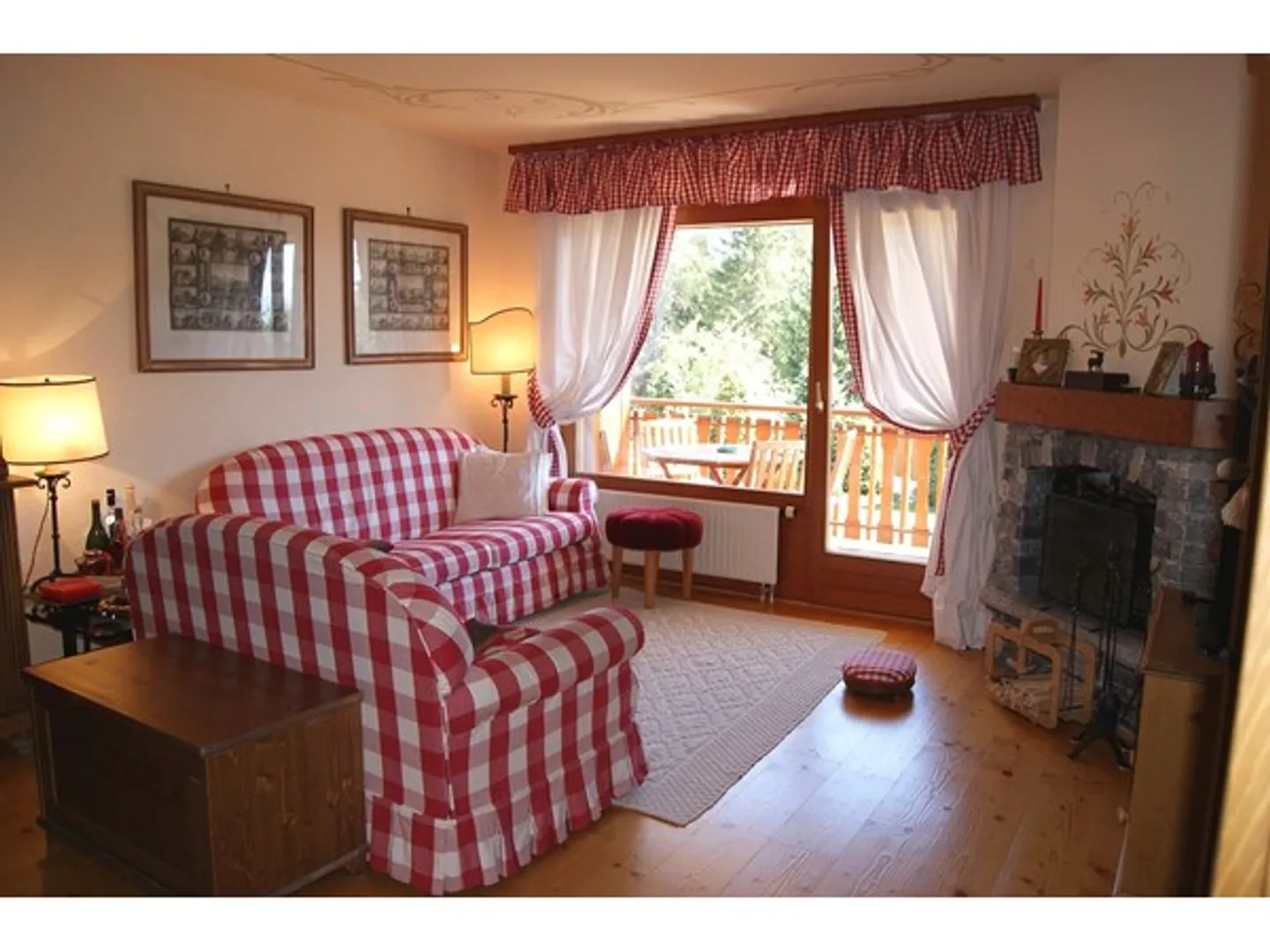 Charming Apartment with Mountain View - Photo 4 of 6