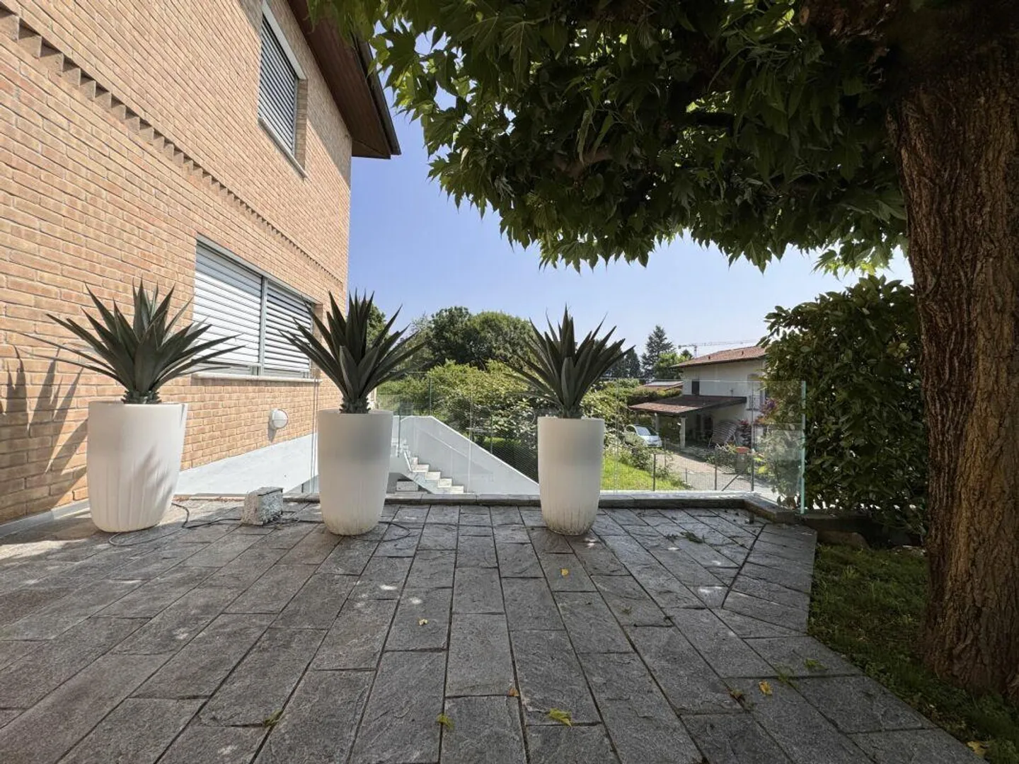 STABIO | VILLA IN PERFETTE CONDIZIONI CON GIARDINO PRIVATO - Foto 2 di 17