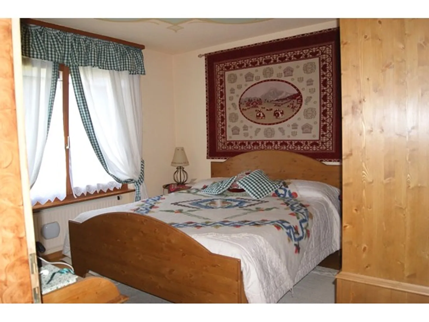 Charming Apartment with Mountain View - Photo 6 of 6
