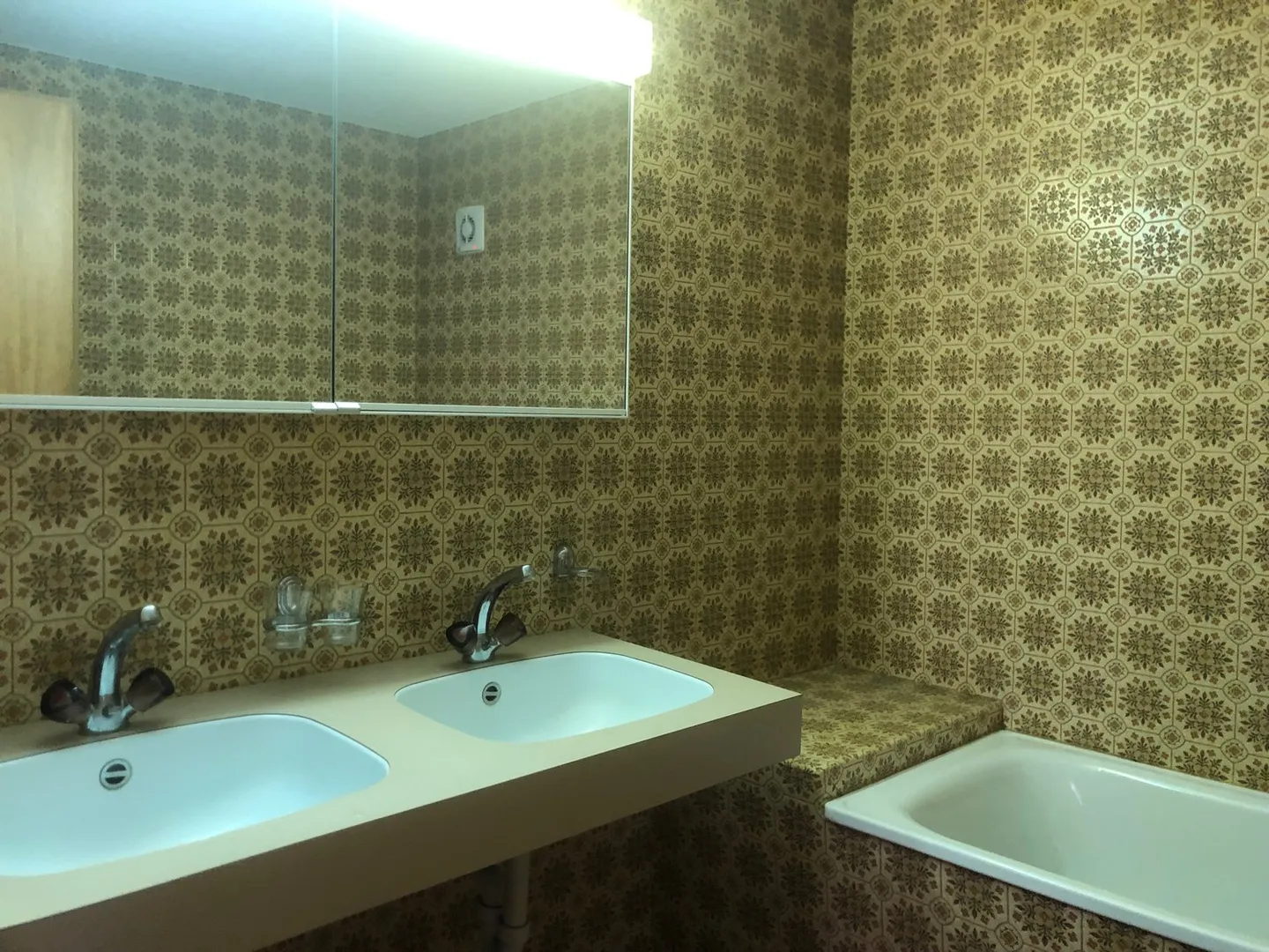 Charmante appartement de 3,5 pièces sous les toits dans un emplacement central - Photo 10 sur 13