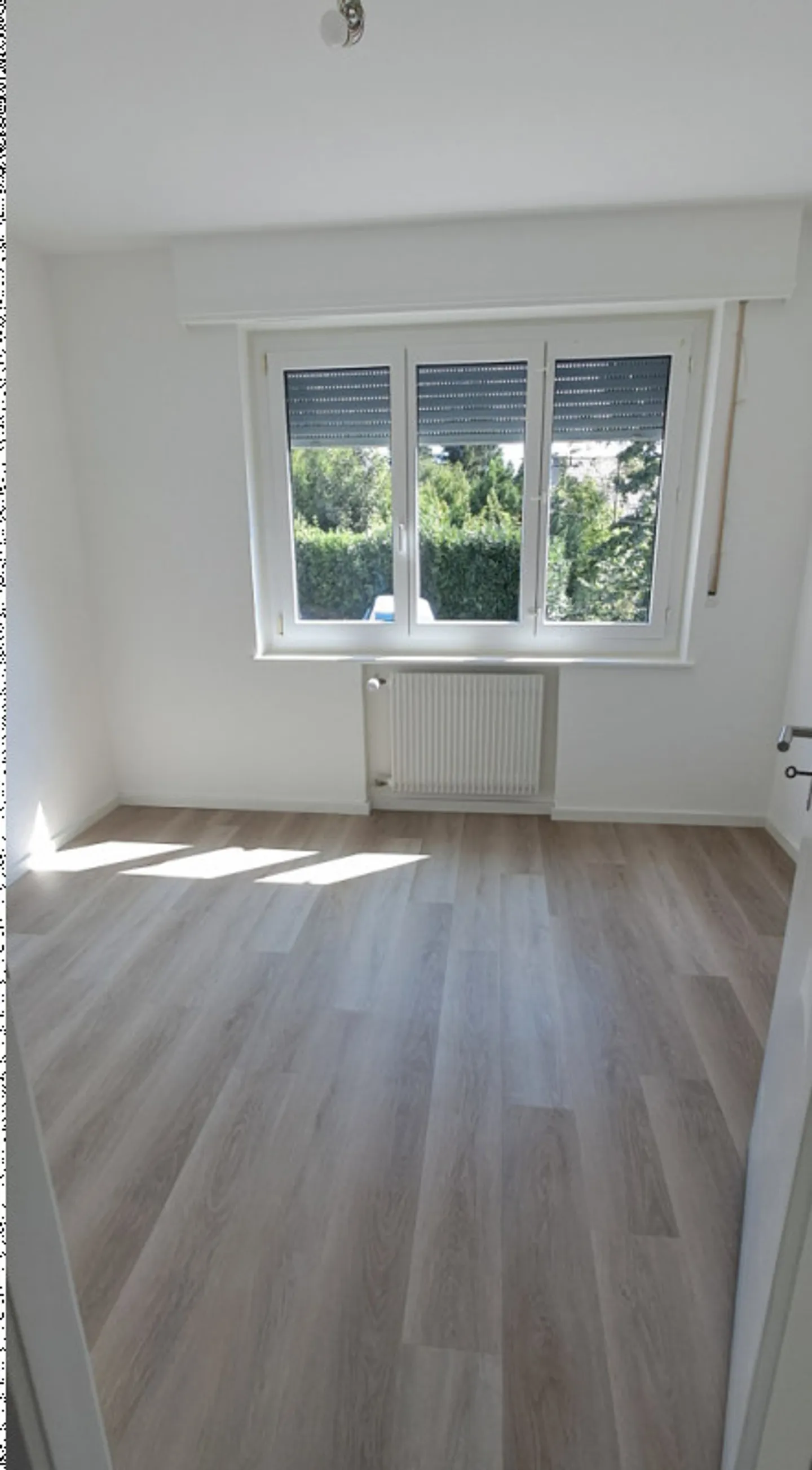 A louer au rez, un 4.5 pièces entièrement rénové - Photo 4 sur 8