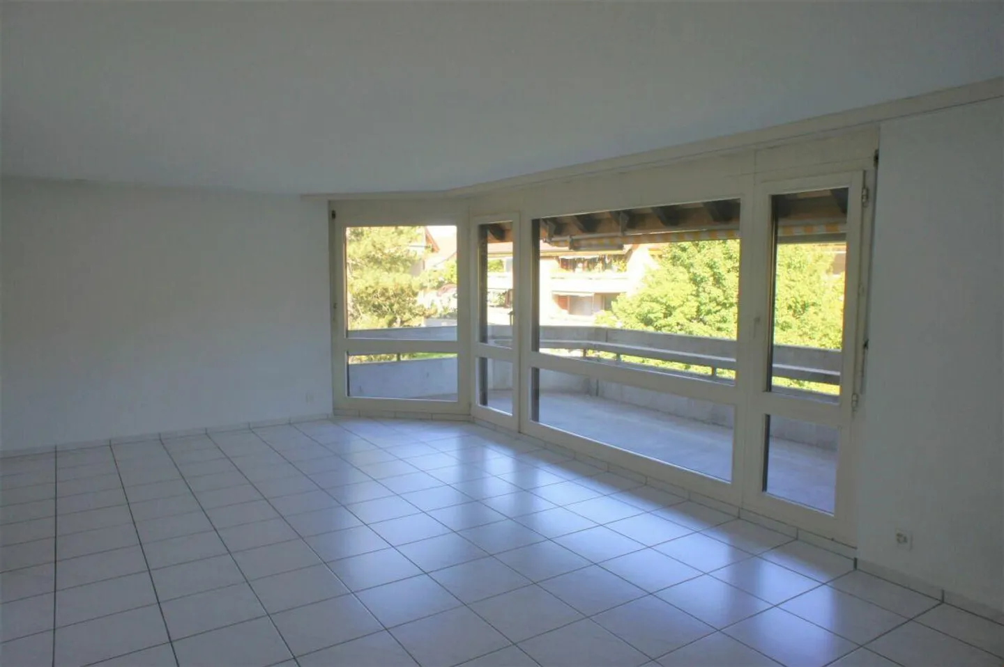 Modern Apartment with Green Balcony - Photo 2 of 12