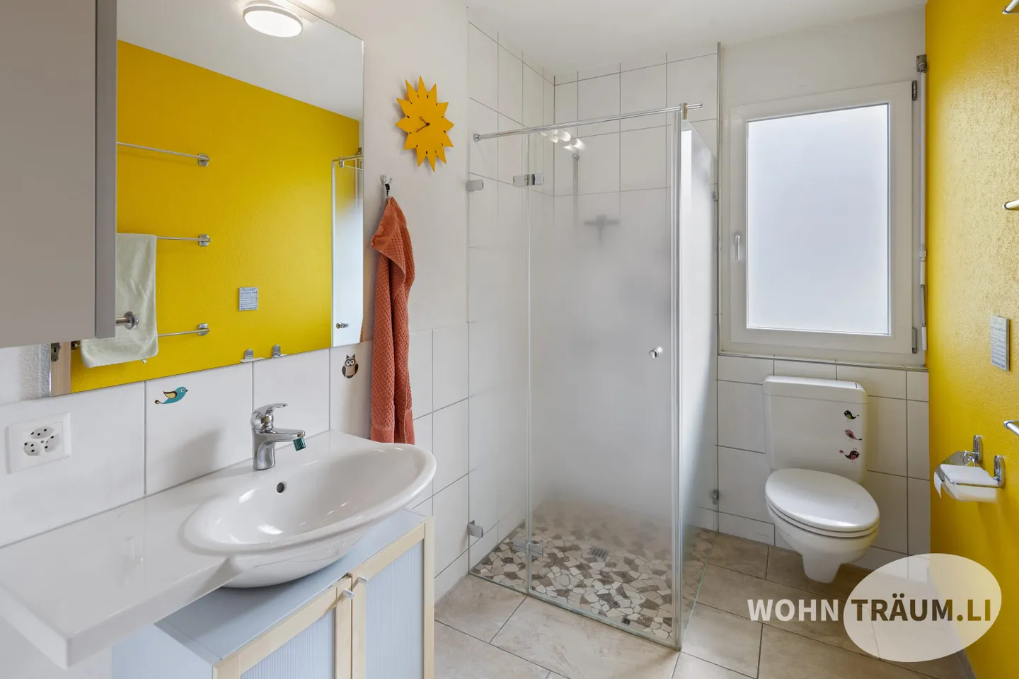 Charming single_family_home with PV system - Photo 4 of 13