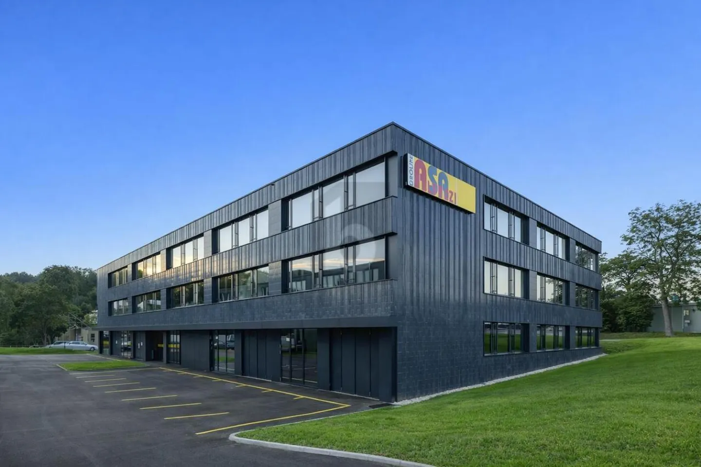 SPACIOUS, PRACTICAL & CENTRAL - Photo 1 of 6