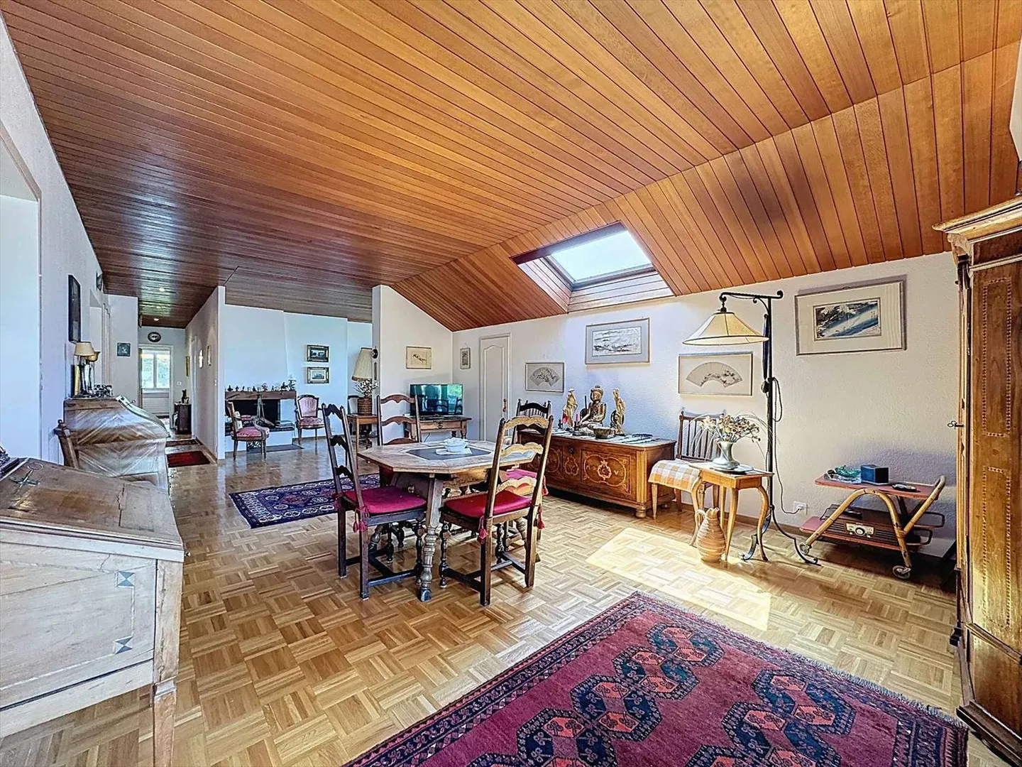 4-Room Penthouse with Lake View - Photo 5 of 10