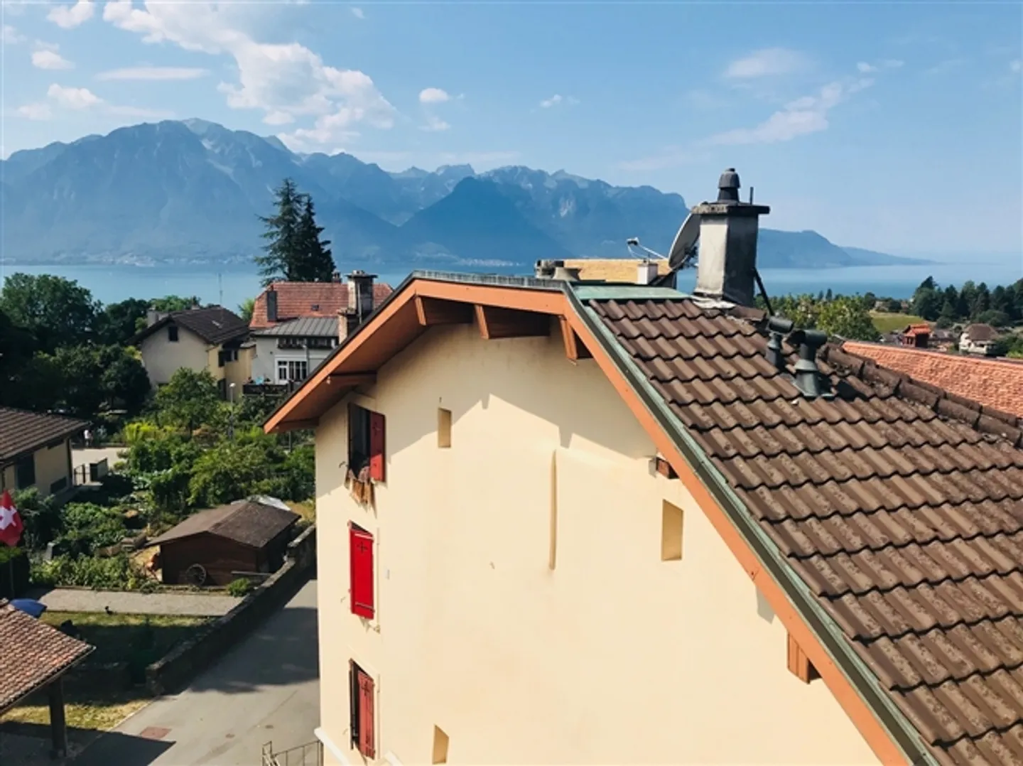 2.5 Rooms in a Small Condominium Near Amenities - Photo 2 of 5