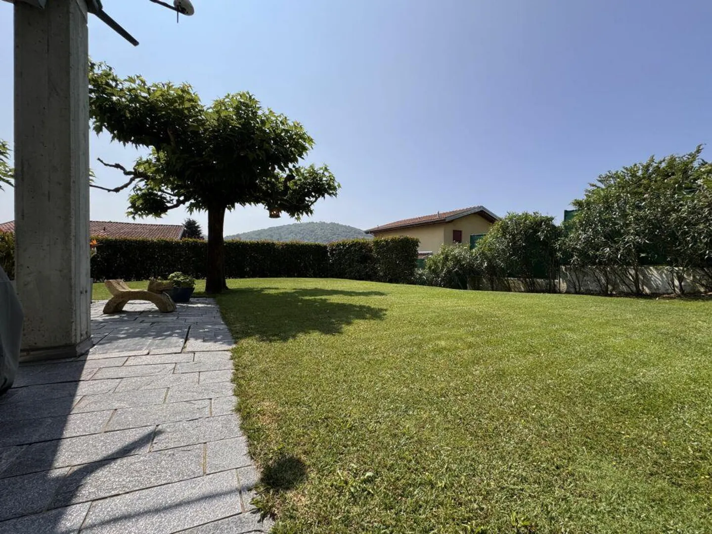 STABIO | VILLA IN PERFETTE CONDIZIONI CON GIARDINO PRIVATO - Foto 16 di 17
