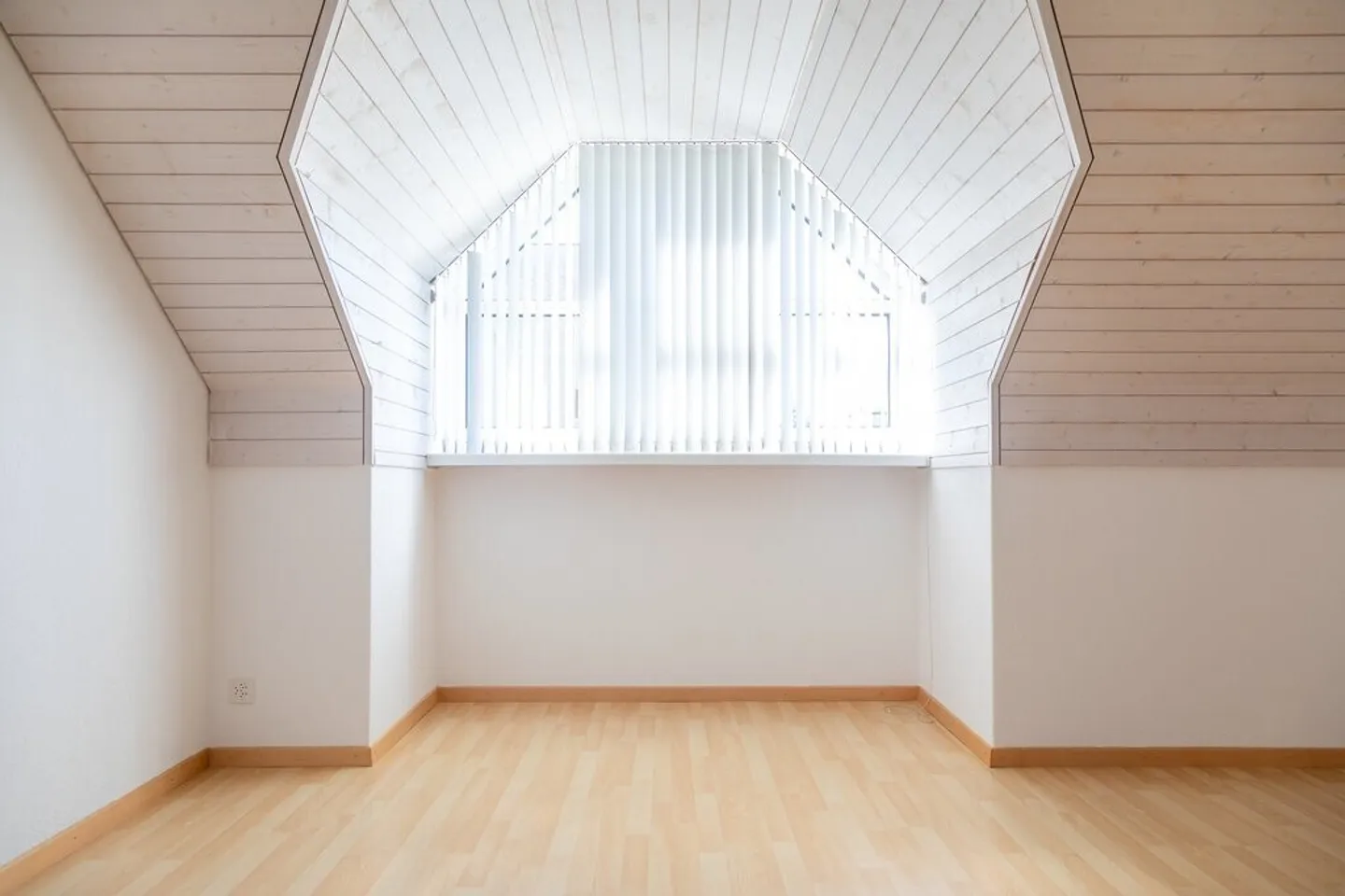 Appartamento mansardato ristrutturato di 3,5 locali - Foto 6 di 9