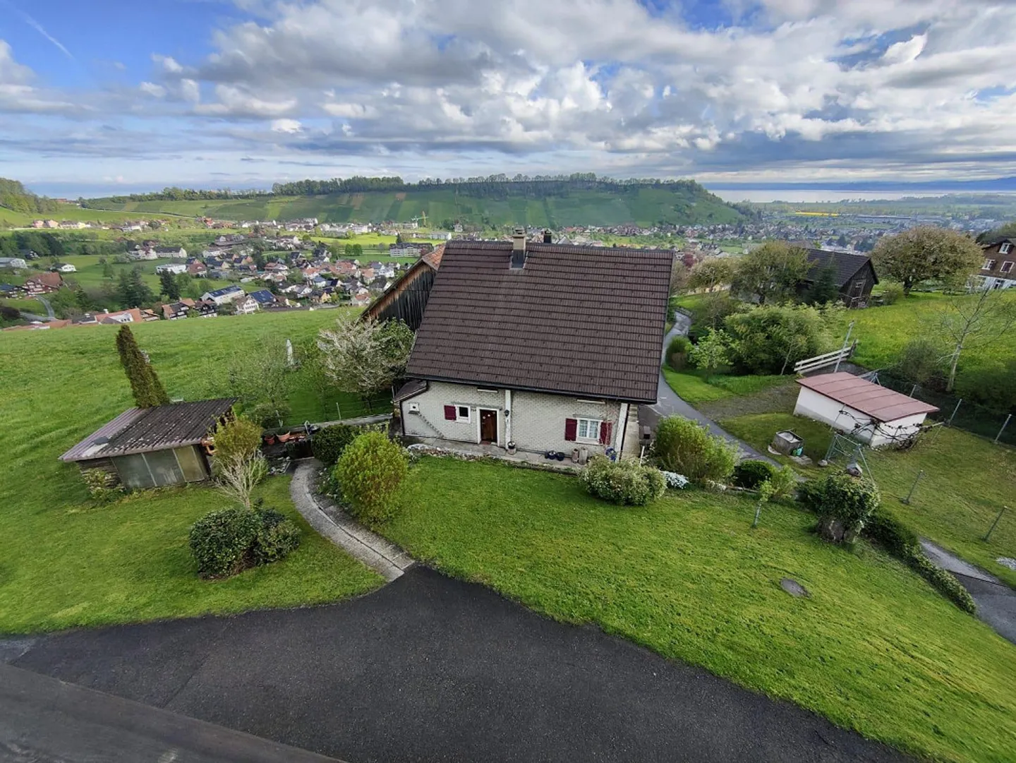 Farmhouse for sale, very quiet location, valley-lake view - Photo 2 of 15