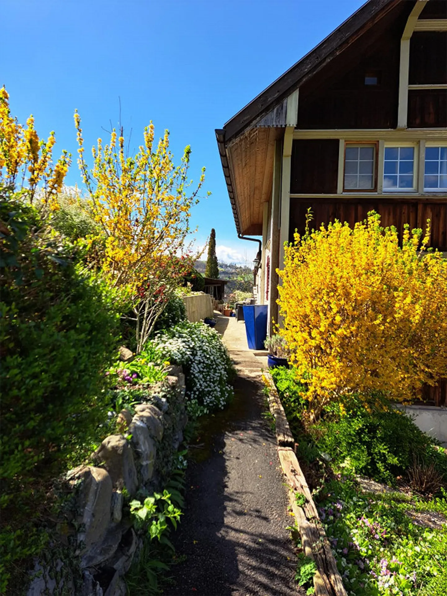 Farmhouse for sale, very quiet location, valley-lake view - Photo 3 of 15