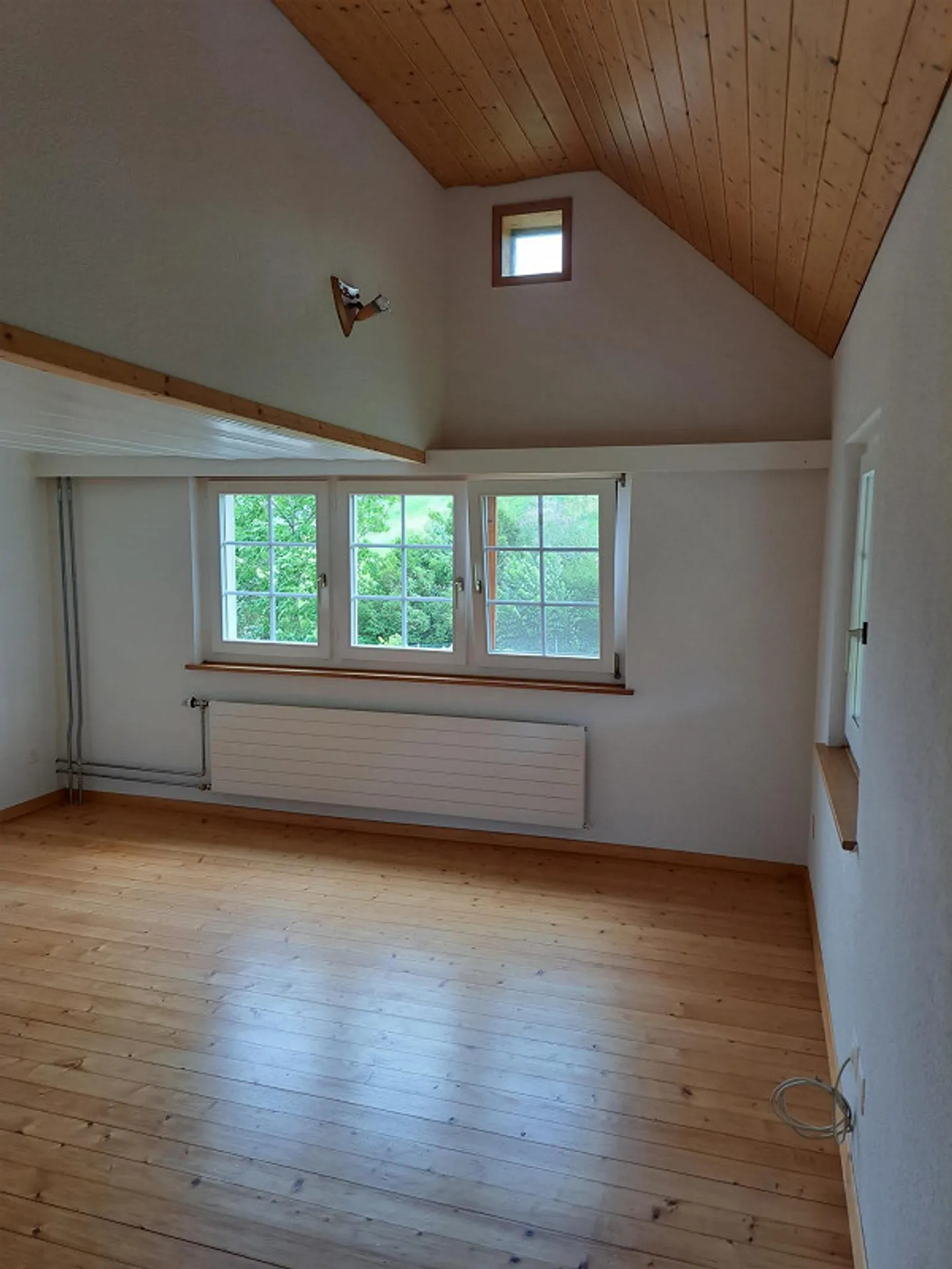 Farmhouse for sale, very quiet location, valley-lake view - Photo 11 of 15