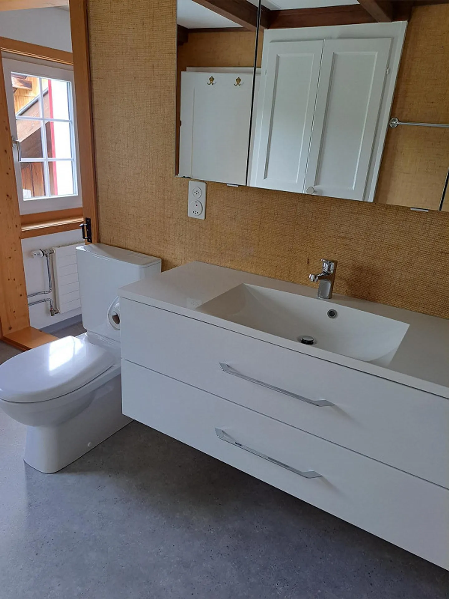 Farmhouse for sale, very quiet location, valley-lake view - Photo 14 of 15