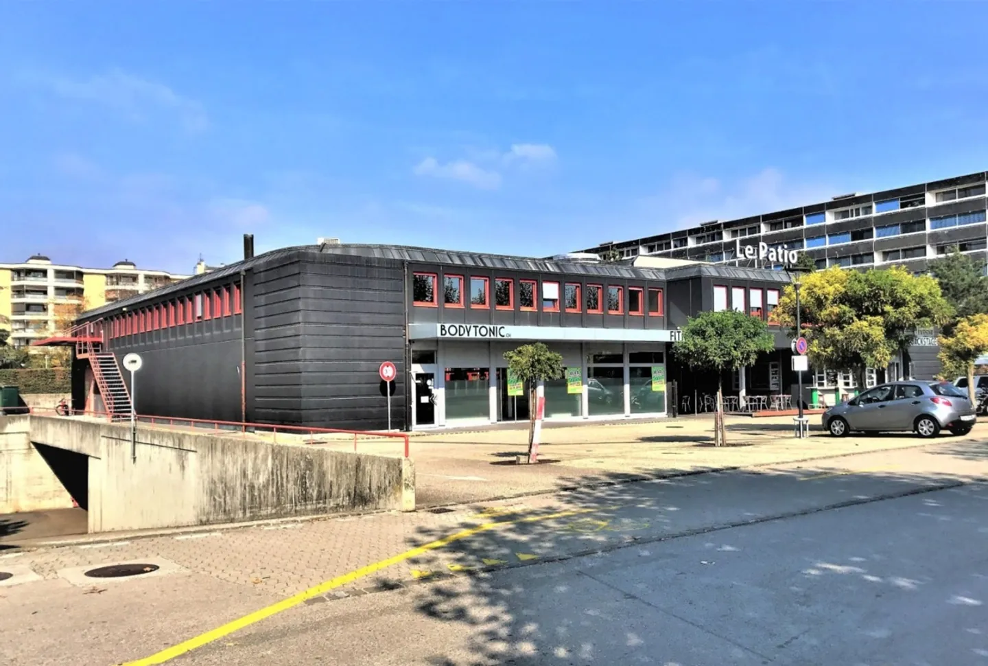 397m² Office - Ideally Located in Gland - Photo 1 of 10