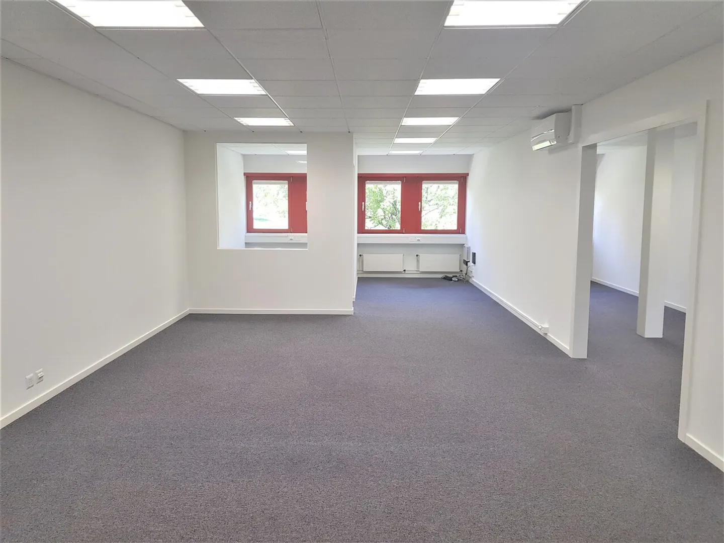  Bureau 138m² + dépôt 8m² en excellent état - Libre de suite - Photo 3 sur 6