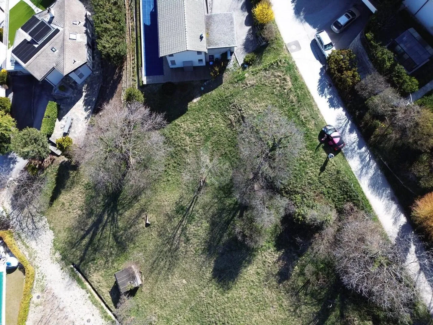 GRUNDSTÜCK MIT BLICK AUF DIE BERGE UND GENEHMIGUNG - Foto 2 von 5