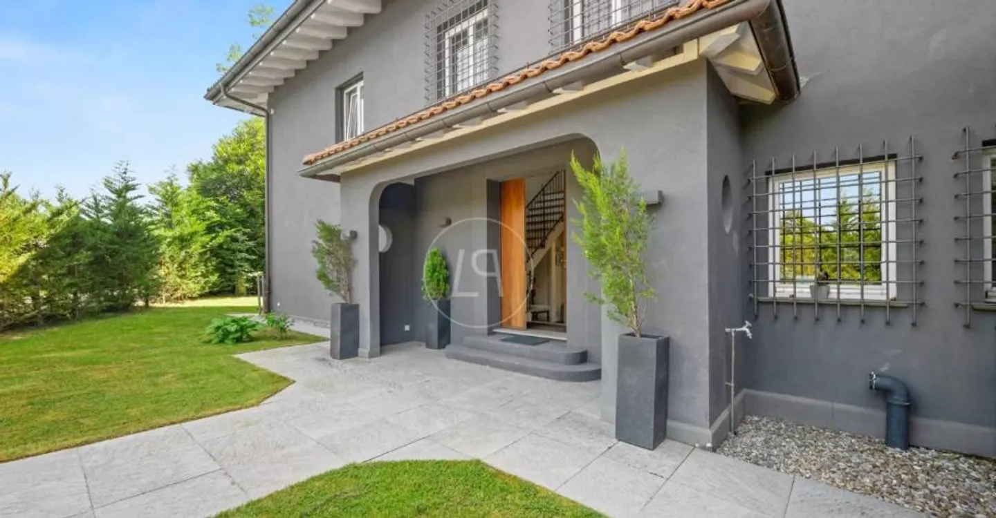 Elegant family property, without nuisance and with a view of the lake. - Photo 3 of 13