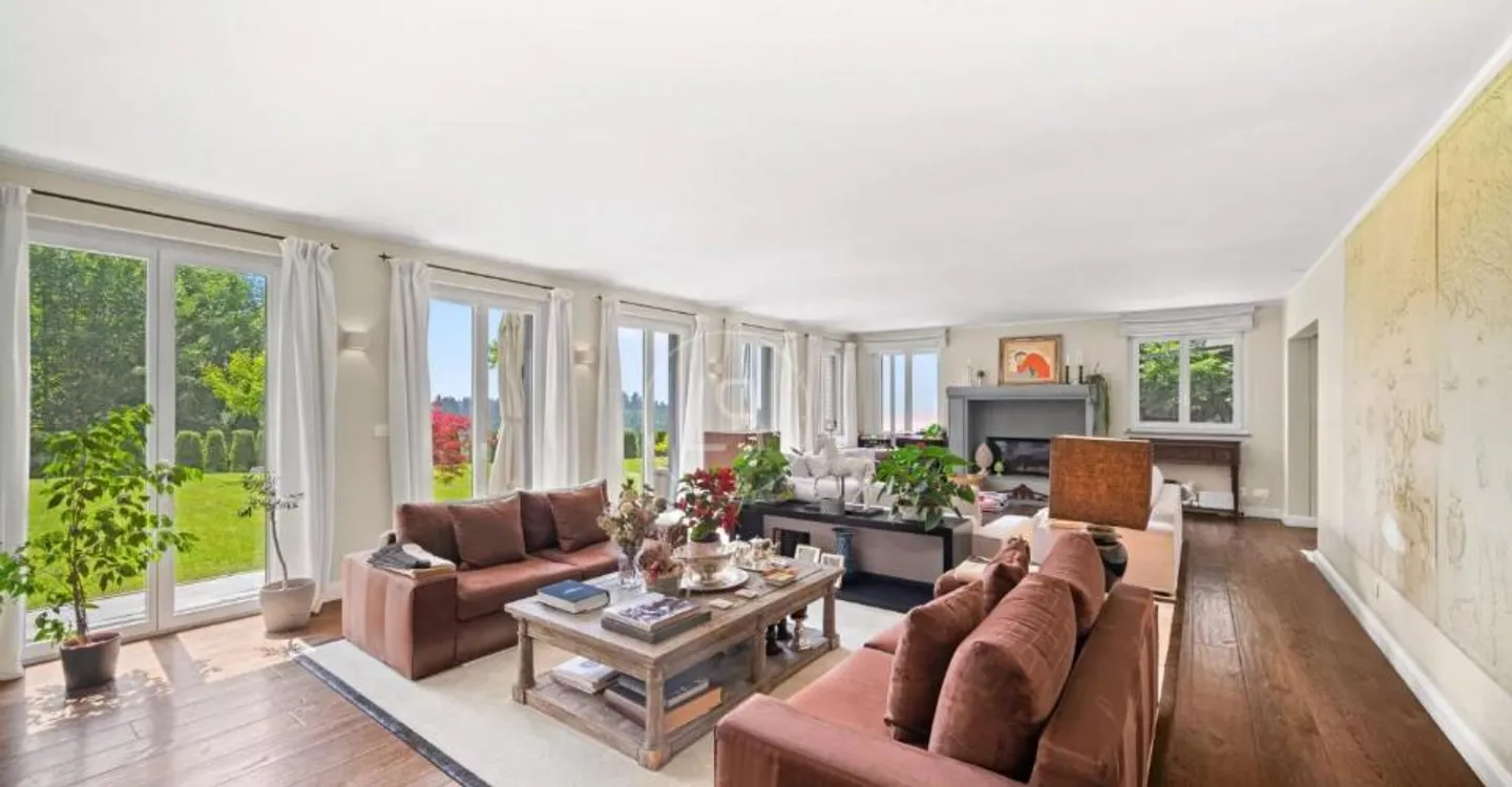 Elegant family property, without nuisance and with a view of the lake. - Photo 4 of 13