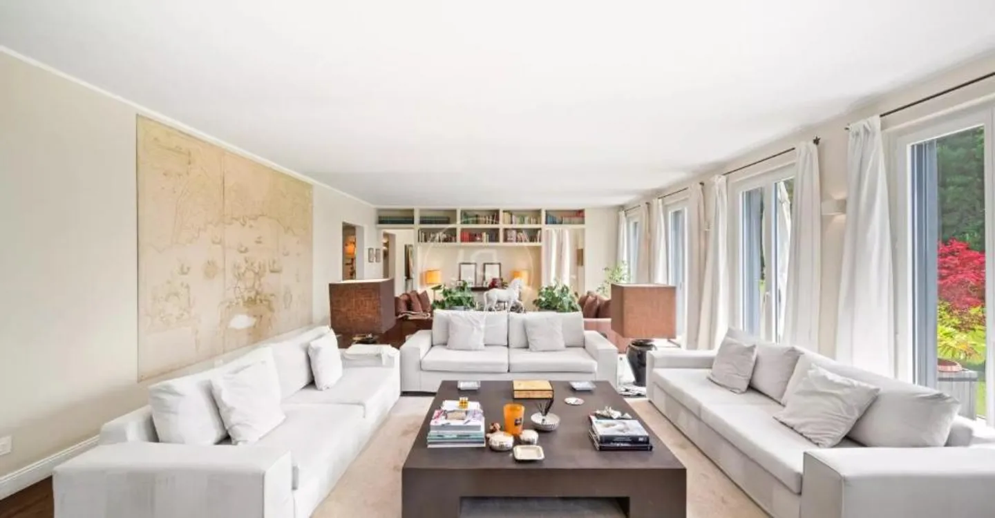 Elegant family property, without nuisance and with a view of the lake. - Photo 7 of 13