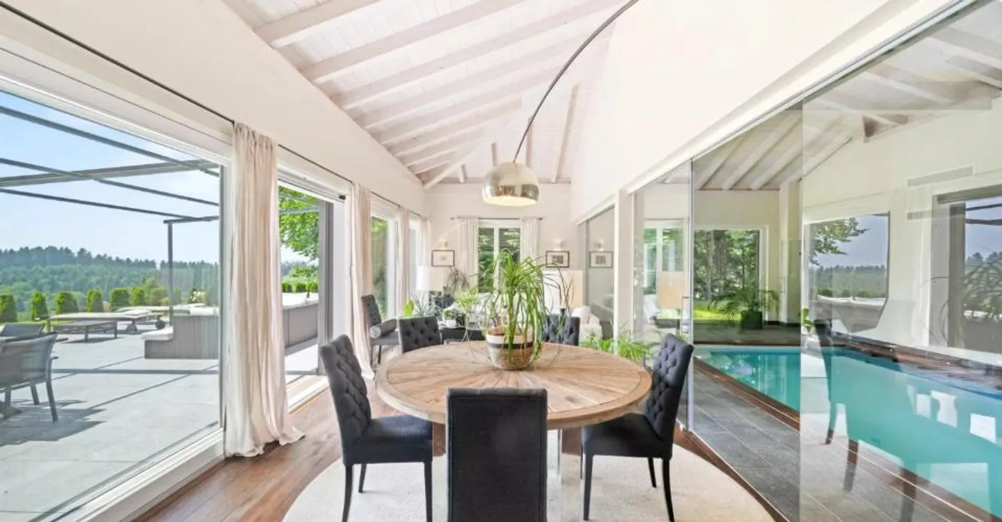 Elegant family property, without nuisance and with a view of the lake. - Photo 8 of 13
