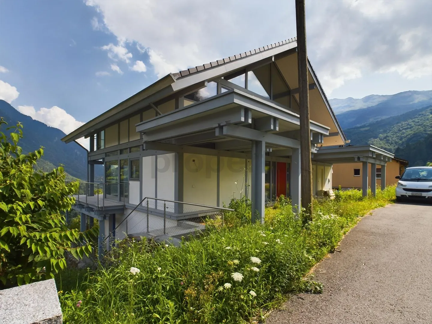 Villa moderna con 7,5 camere e vista panoramica ad Acquarossa - Val Blenio - Foto 1 di 13