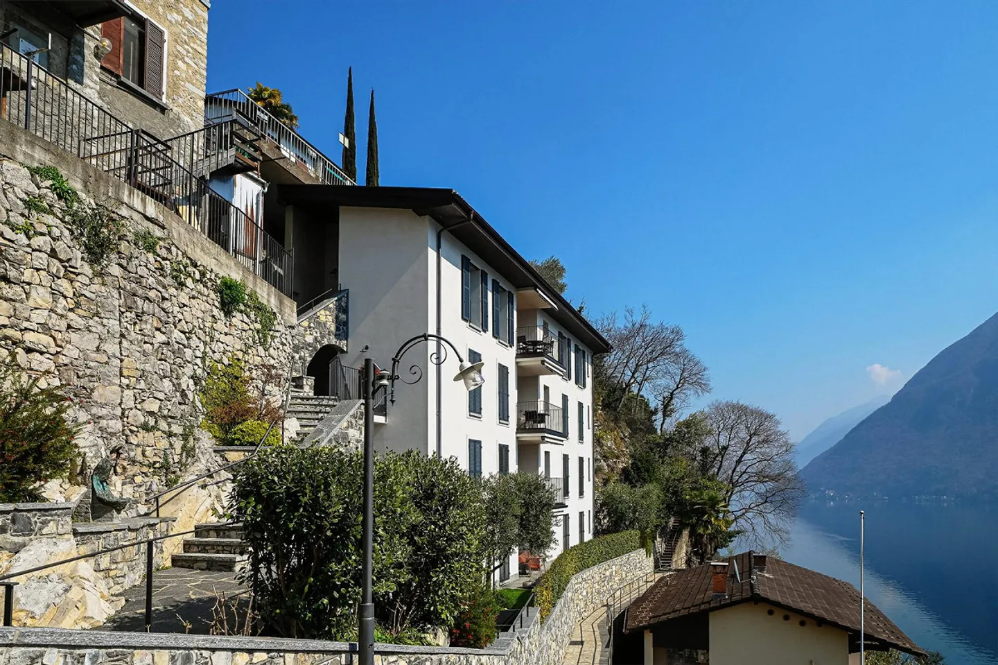 Appartamento di Lusso con Vista Lago - Foto 1 di 12