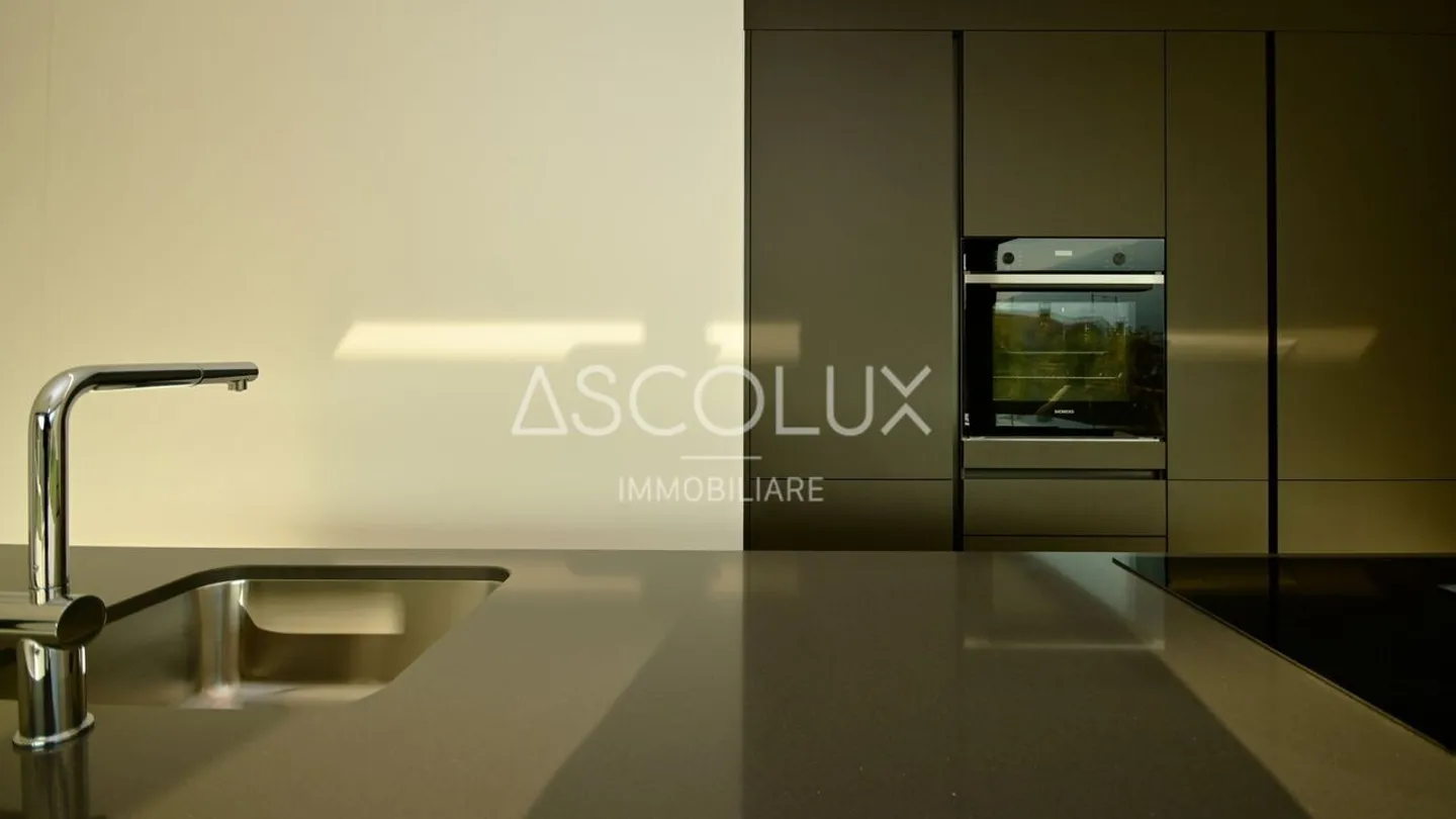 Charming Ground Floor Apartment - Photo 4 of 13