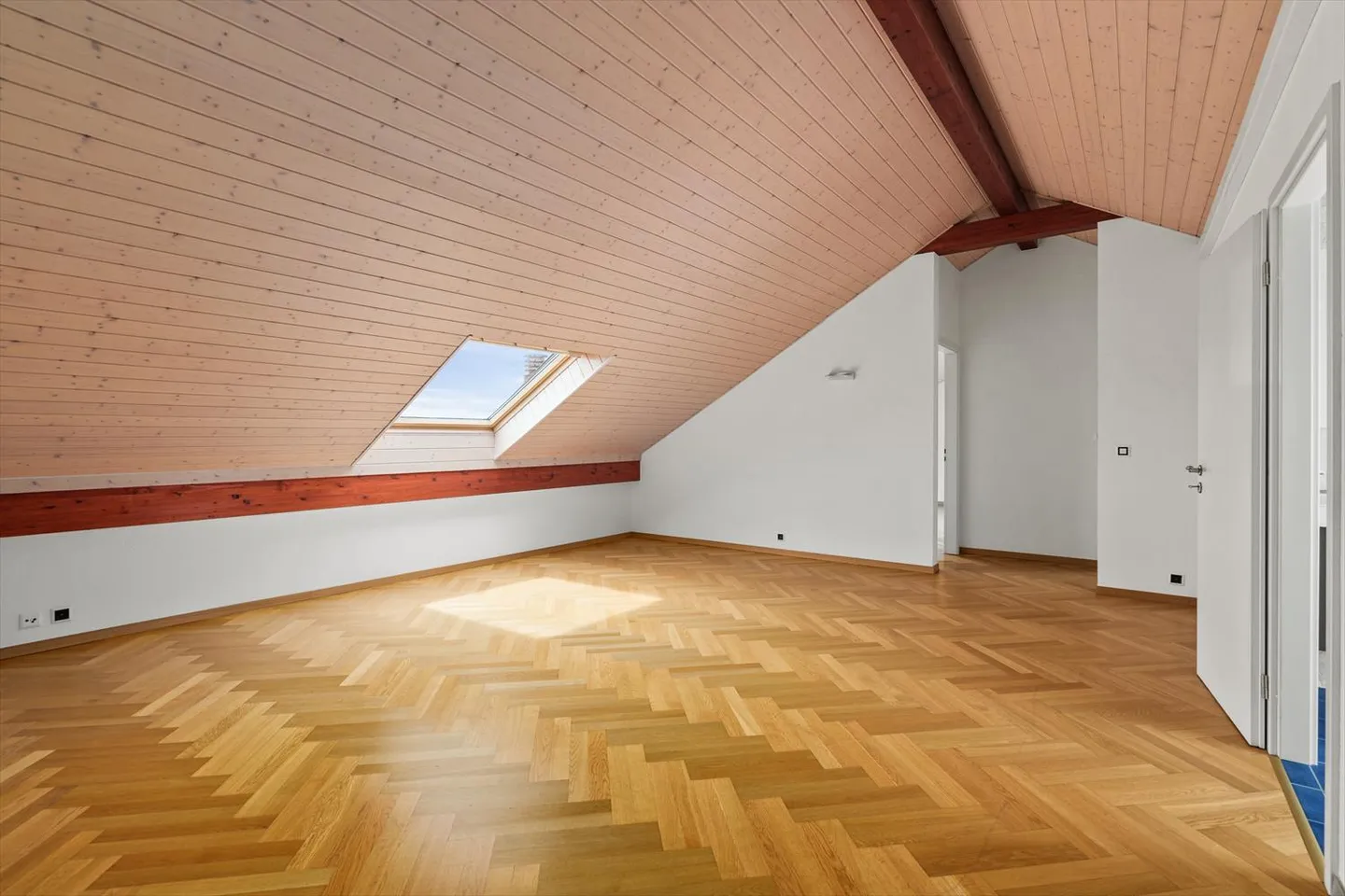 Charmantes 3,5-Zimmer-Dachwohnung (ohne Balkon) - Foto 2 von 7