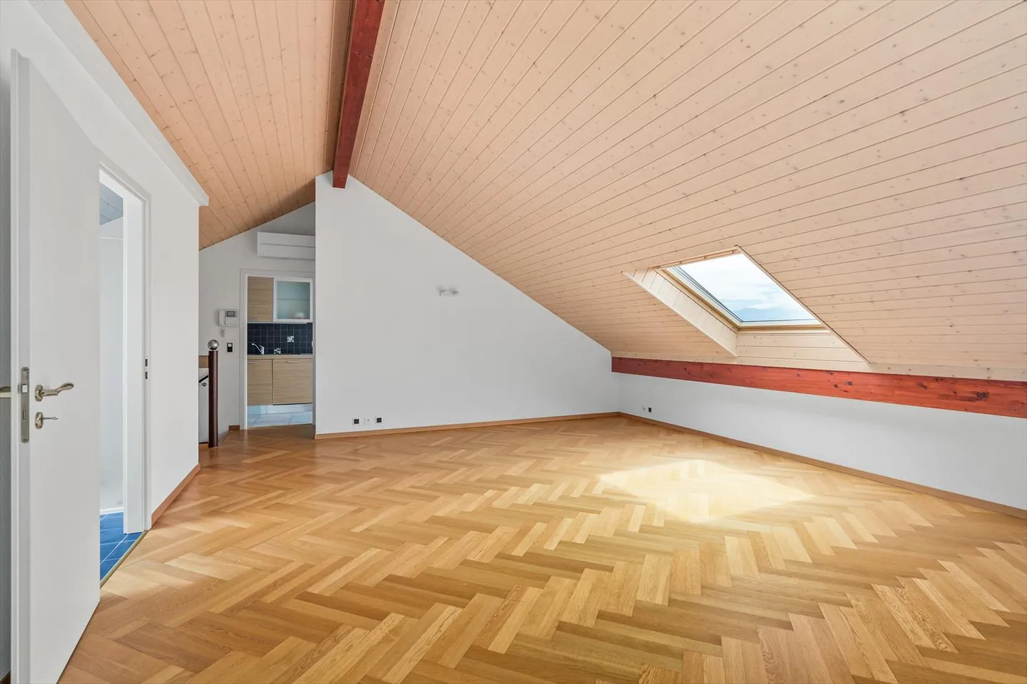Charmantes 3,5-Zimmer-Dachwohnung (ohne Balkon) - Foto 3 von 7