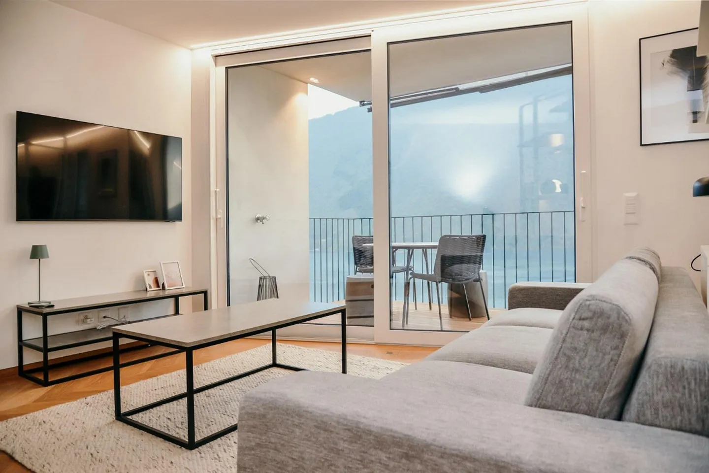 Appartamento di Lusso con Vista Lago - Foto 3 di 12