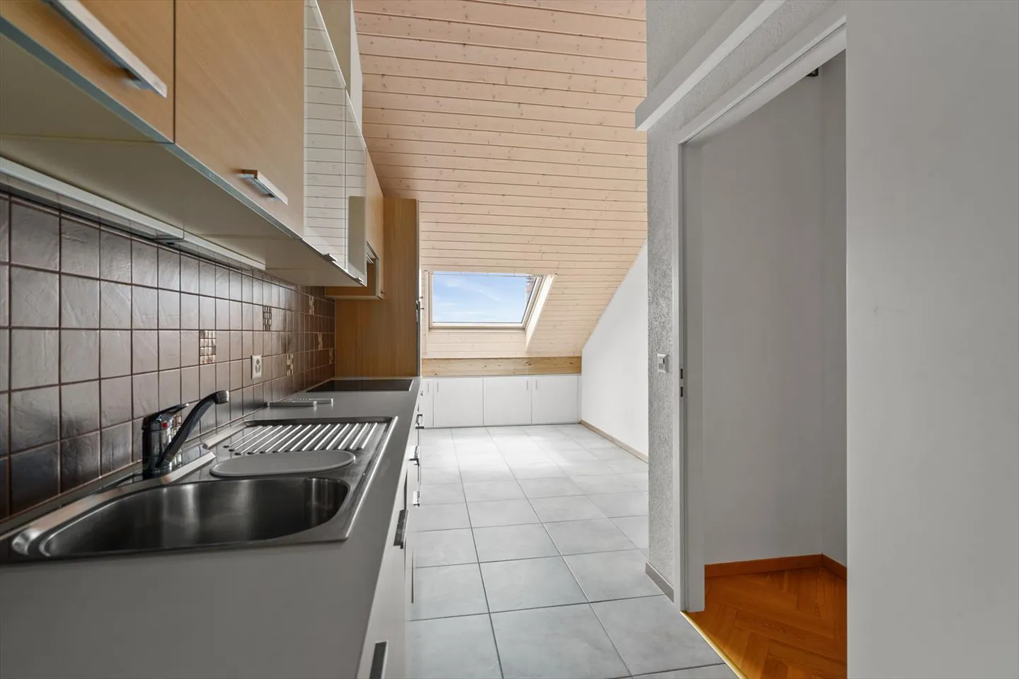 Charmantes 3,5-Zimmer-Dachwohnung (ohne Balkon) - Foto 4 von 7
