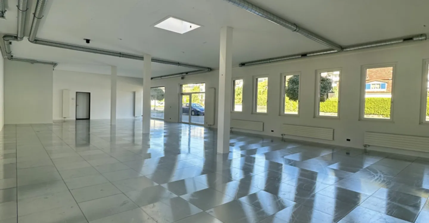 Spazio commerciale al piano terra con alta affluenza pedonale - Foto 5 di 7