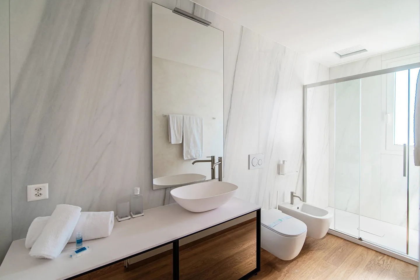 Appartamento di Lusso con Vista Lago - Foto 8 di 12