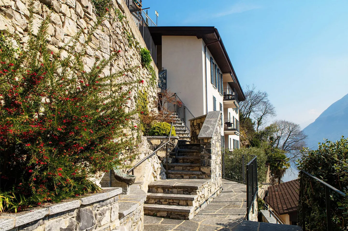 Appartamento di Lusso con Vista Lago - Foto 11 di 12