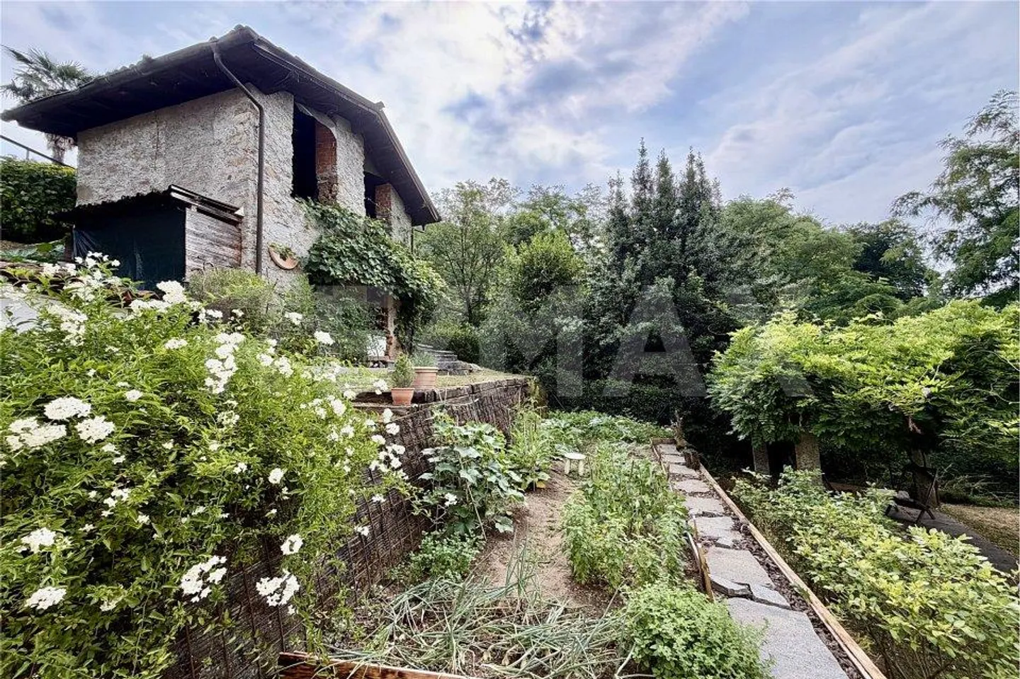 Charmantes Familienhaus mit Garten - Foto 4 von 13