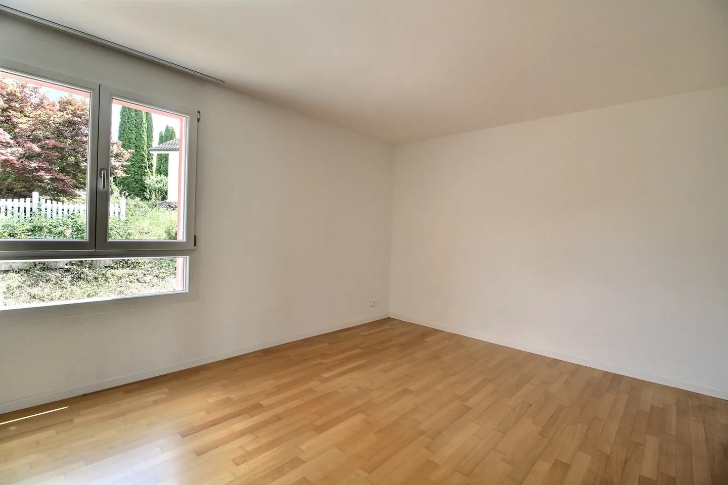 Stunning 3.5-Room Apartment with View of the Pérolles Bridge - Photo 2 of 9