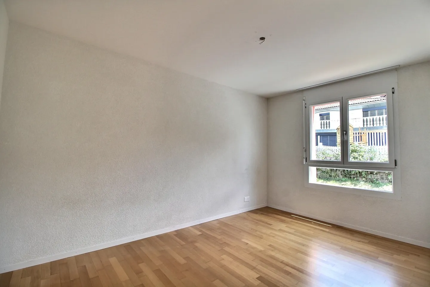 Stunning 3.5-Room Apartment with View of the Pérolles Bridge - Photo 3 of 9