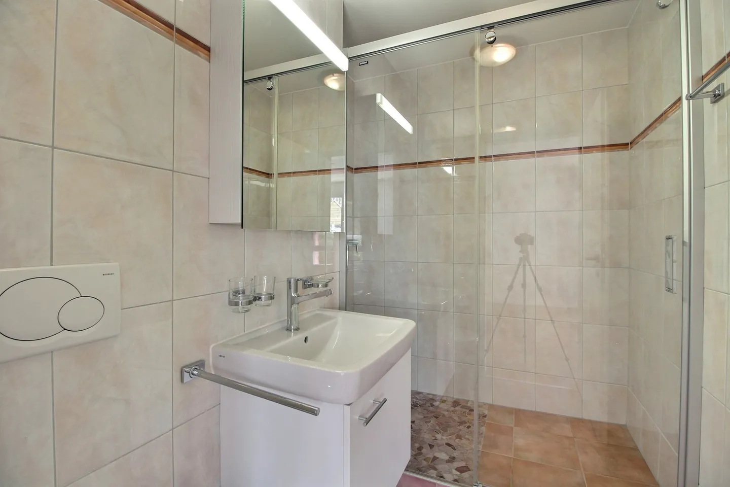 Stunning 3.5-Room Apartment with View of the Pérolles Bridge - Photo 4 of 9
