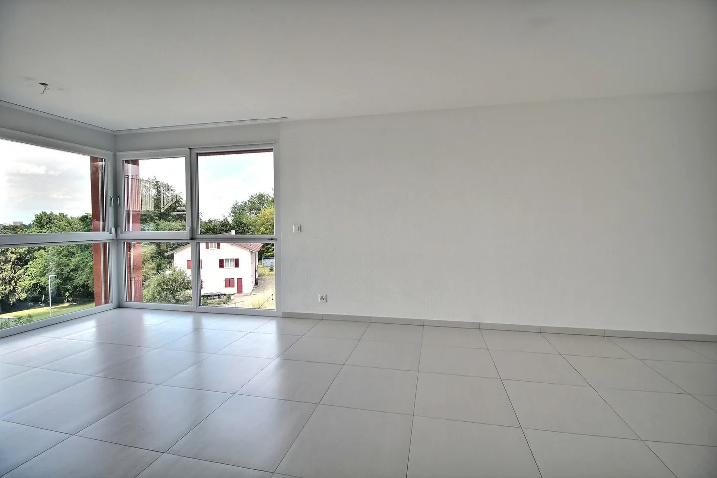 Stunning 3.5-Room Apartment with View of the Pérolles Bridge - Photo 6 of 9