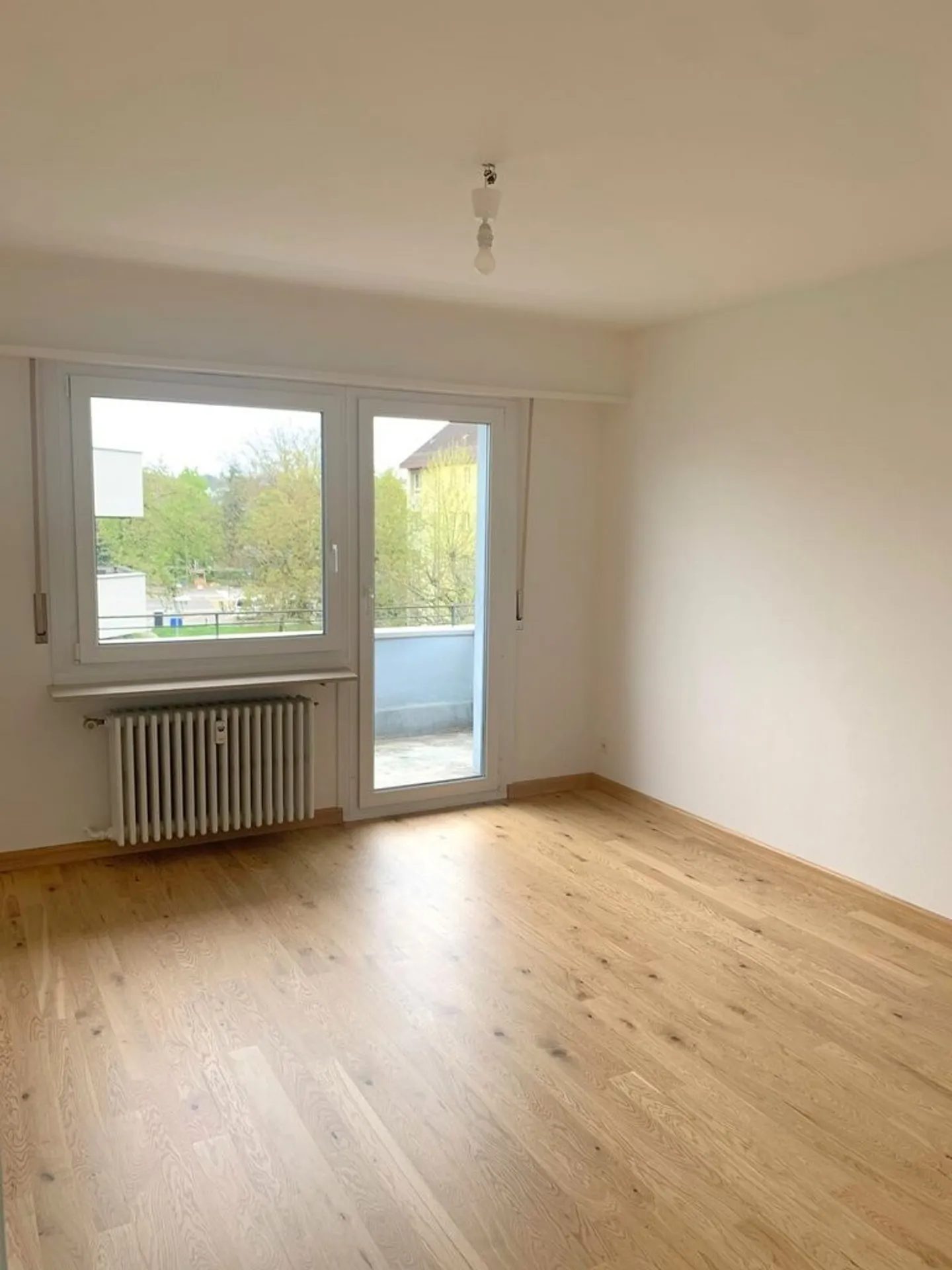 Bellissimo appartamento di 3,5 stanze appena ristrutturato con due balconi - Foto 5 di 10