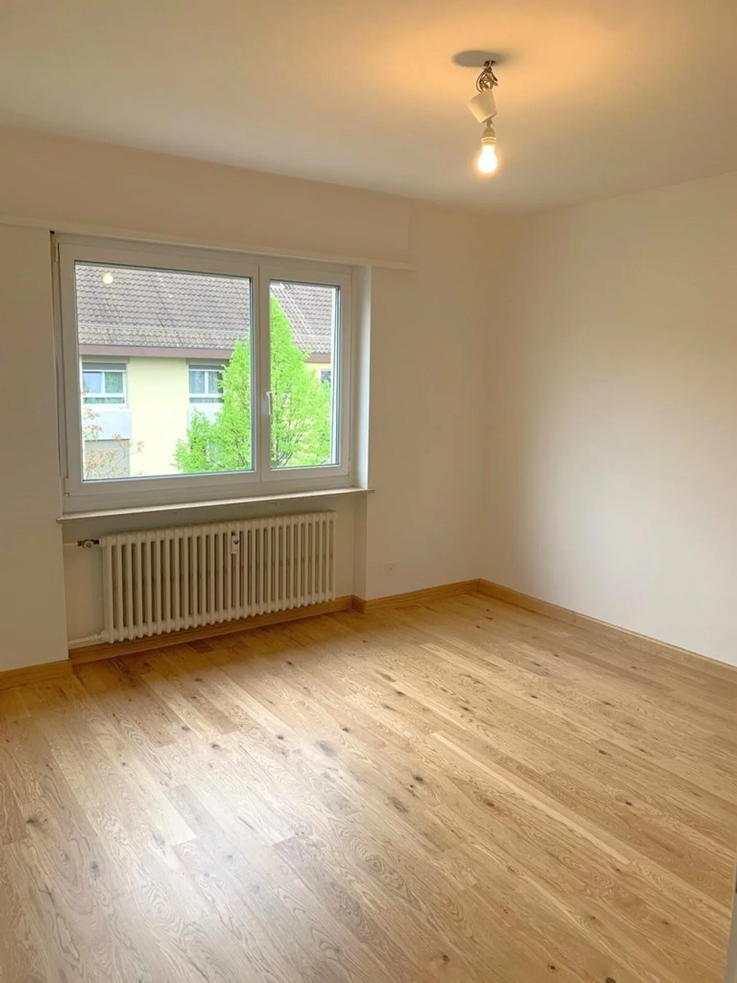 Bellissimo appartamento di 3,5 stanze appena ristrutturato con due balconi - Foto 8 di 10