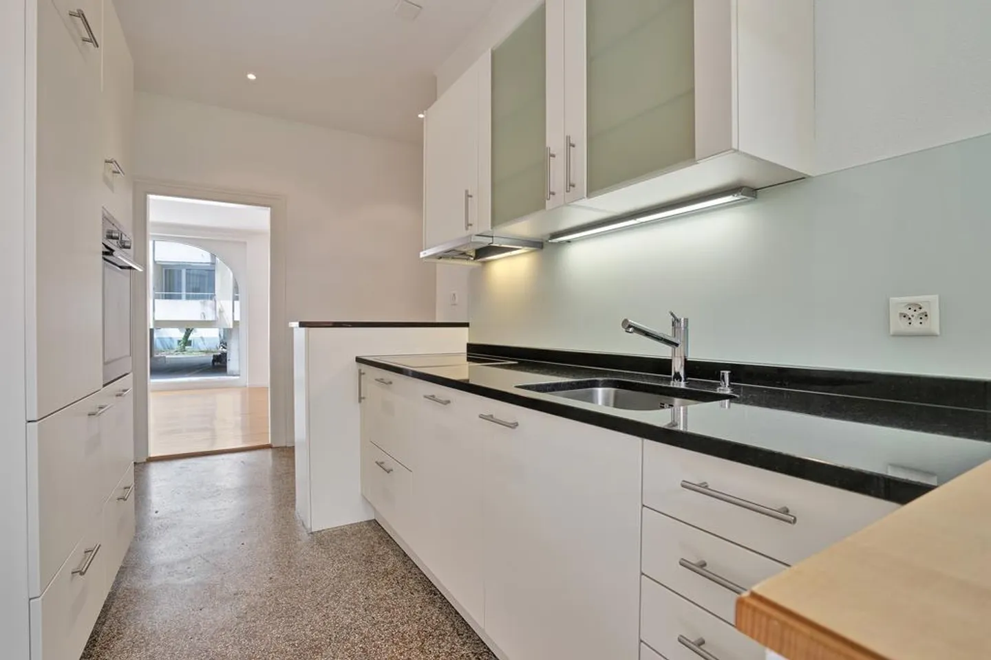 Ambiente abitativo accogliente con area salotto soleggiata! - Foto 3 di 10