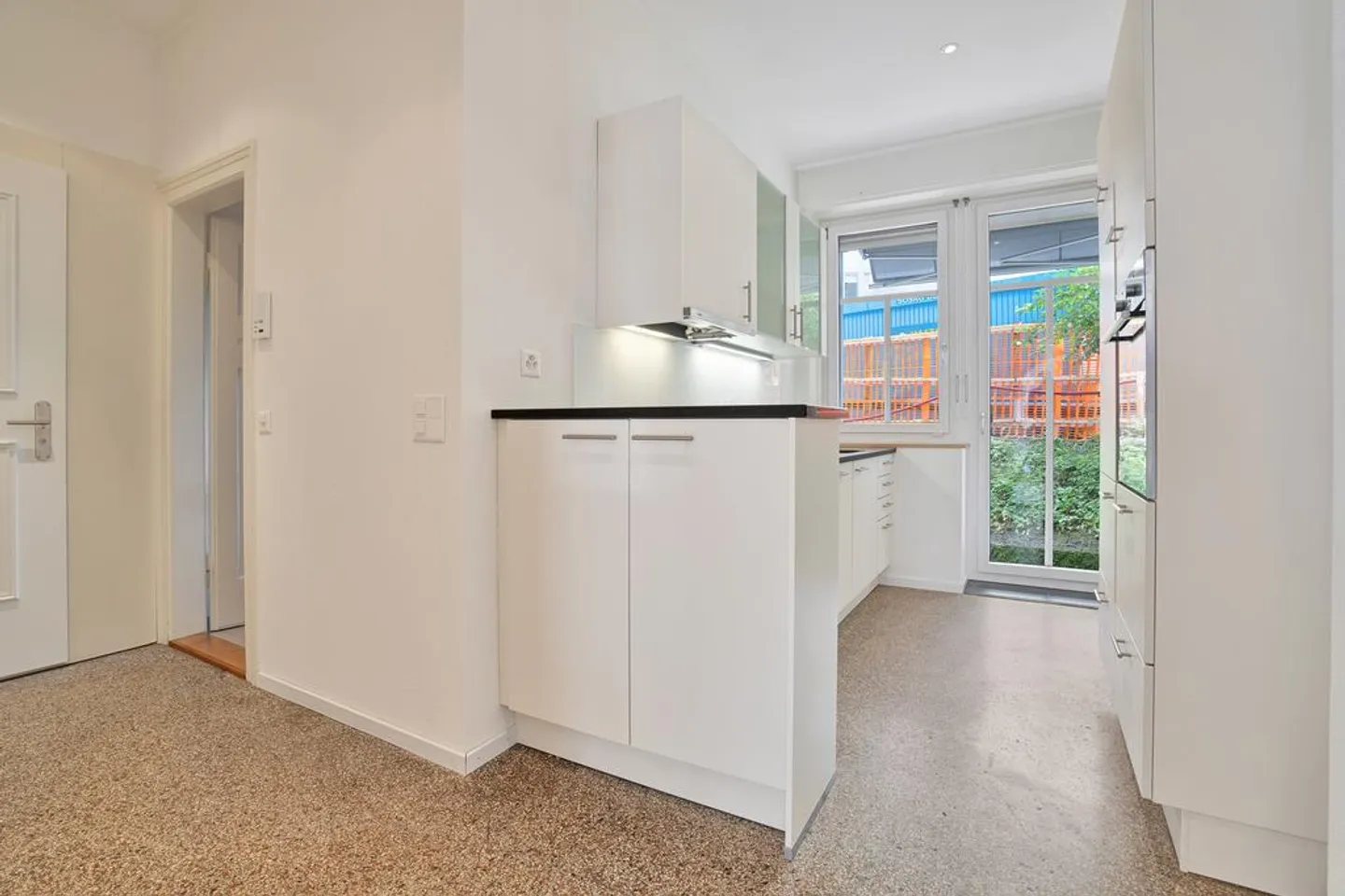 Ambiente abitativo accogliente con area salotto soleggiata! - Foto 4 di 10