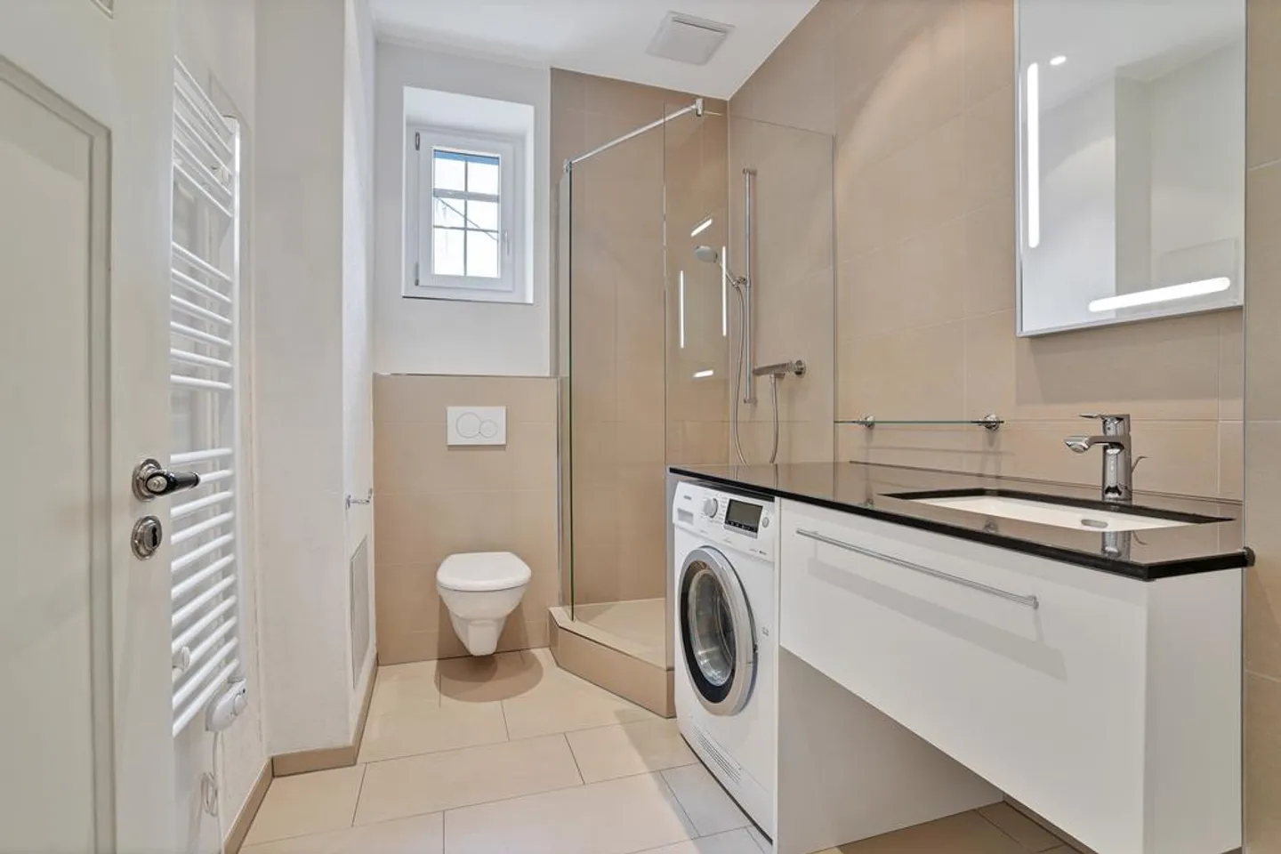 Ambiente abitativo accogliente con area salotto soleggiata! - Foto 5 di 10