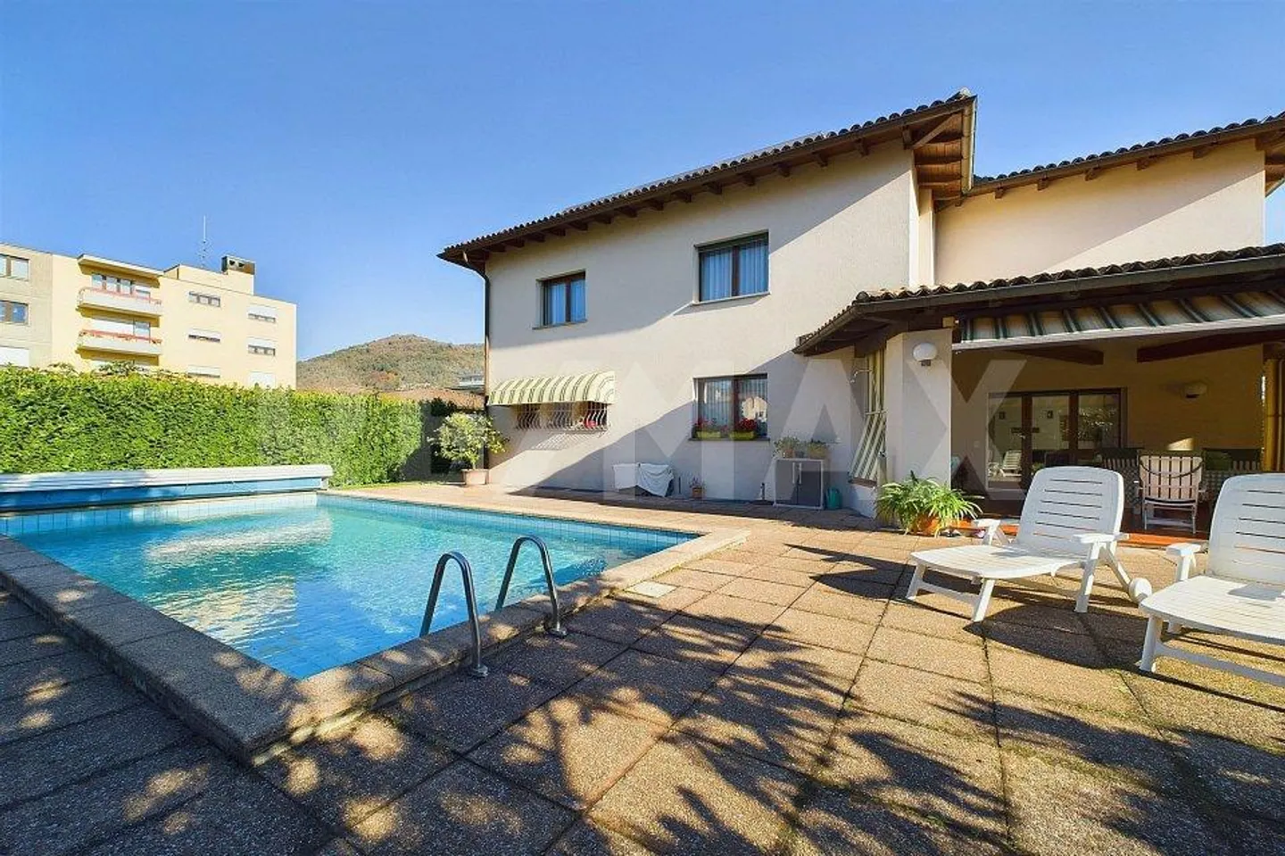 Elegant Villa with Pool in Caslano: Spacious Areas and Comfort - Photo 1 of 13