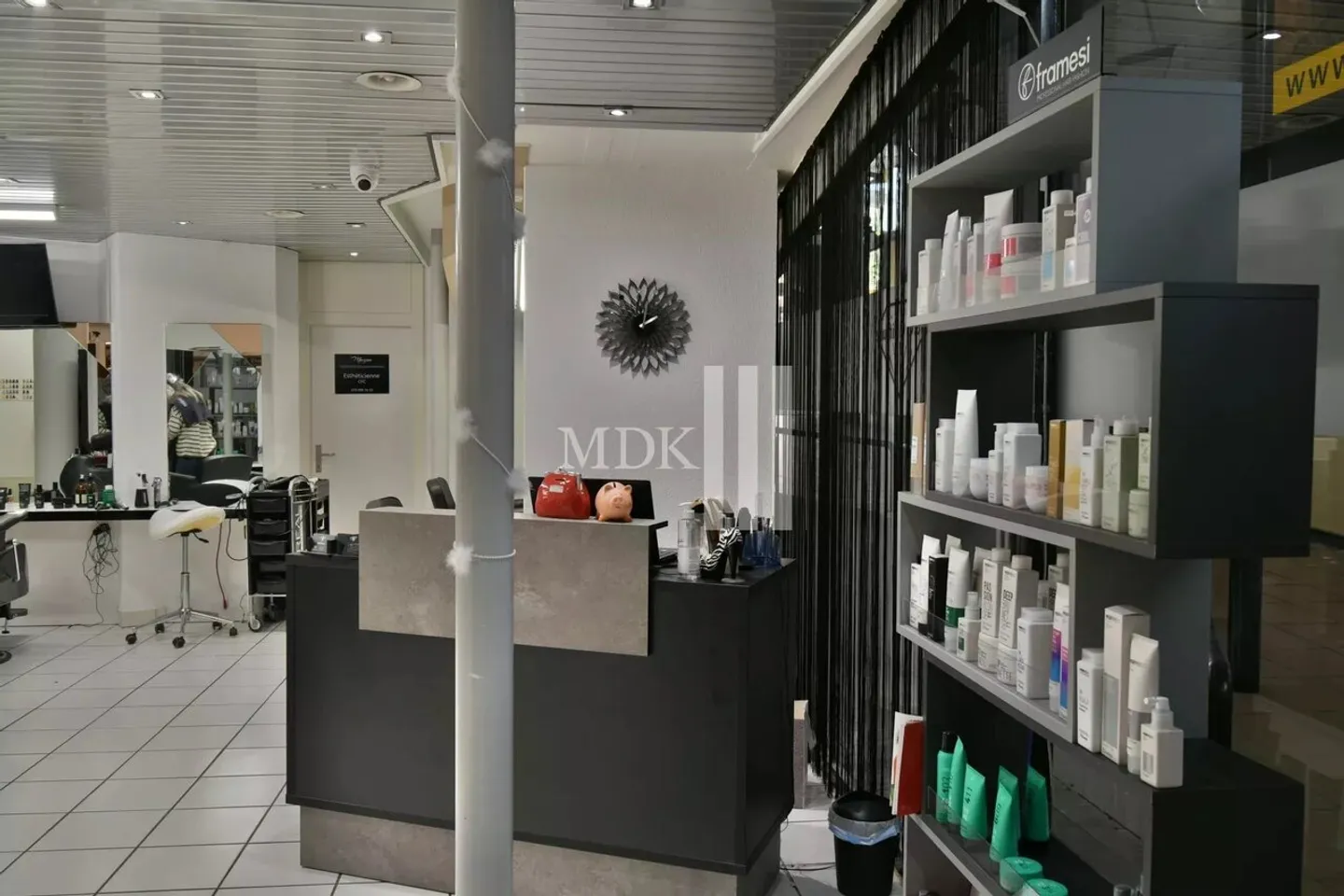 Grand espace commercial à louer dans le centre-ville de Monthey - Photo 3 sur 7