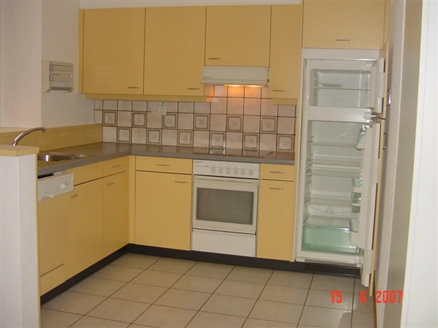 Piccola casa in un vecchio villaggio con giardino - Foto 3 di 9