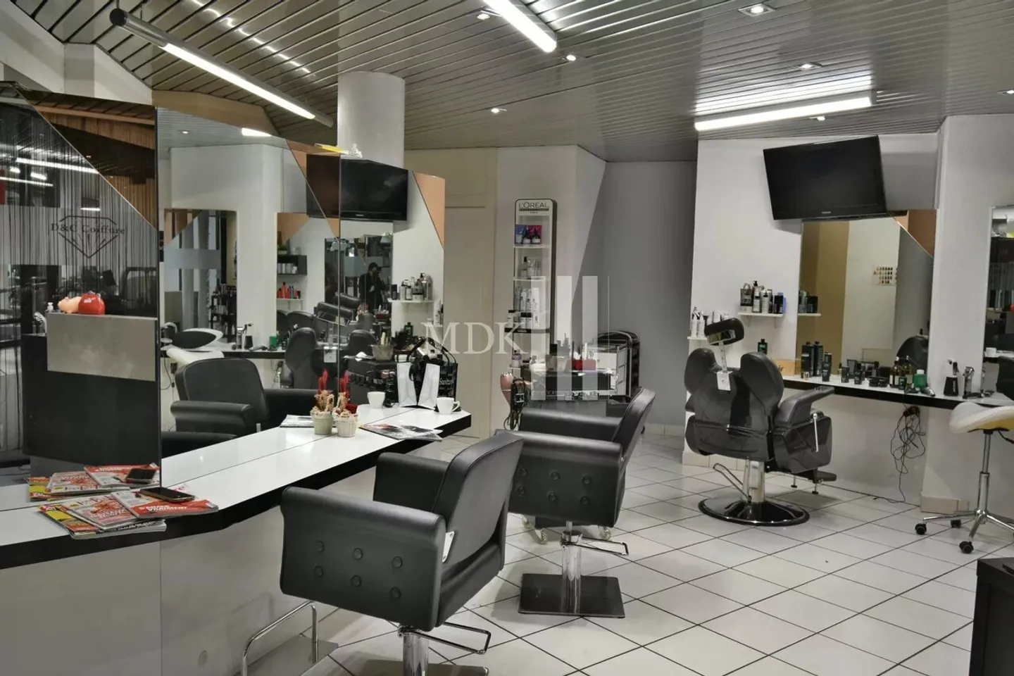 Grand espace commercial à louer dans le centre-ville de Monthey - Photo 2 sur 7